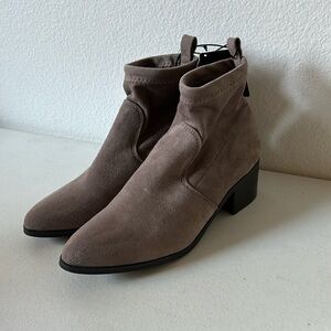 NWT Forever 21 Grey Faux Suede Pointed Toe Bootie Size 5.5